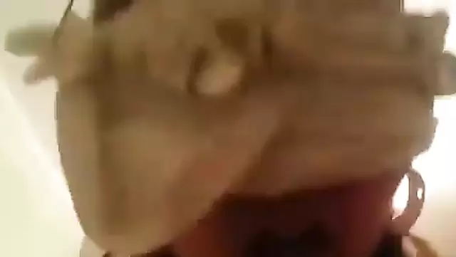 Gave it to the Kyrgyz woman in her mouth and put it in her pussy